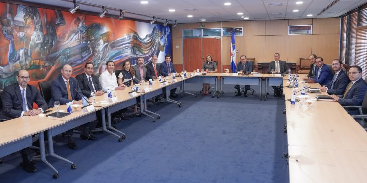 Banco Central y AIRD evalúan el comportamiento de la economía dominicana