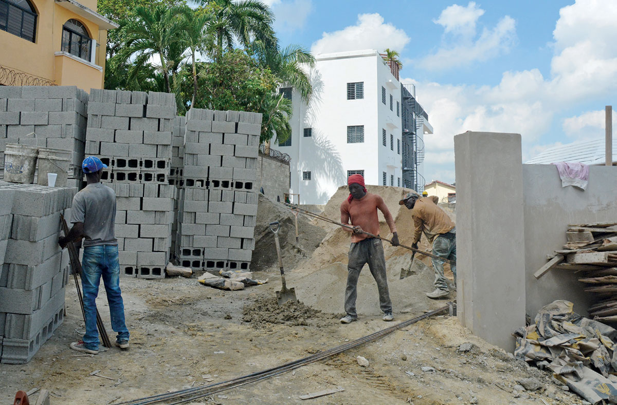 Sectores construcción y agrícola dependen de mano de obra haitiana