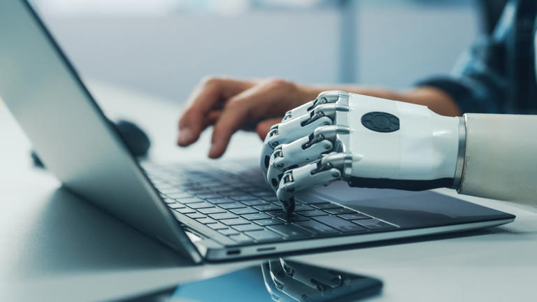 Estos 10 trabajos ya fueron reemplazados por la inteligencia artificial ¿Está el tuyo?